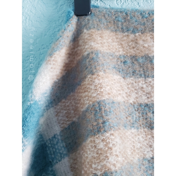 C-Mode | NWT Plaid Fringe Off-Shoulder Shawl - Picture 3 of 5